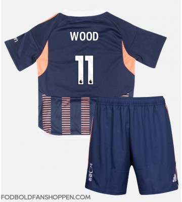 Nottingham Forest Chris Wood #11 Tredjetrøje Børn 2023-24 Kortærmet (+ Korte bukser)